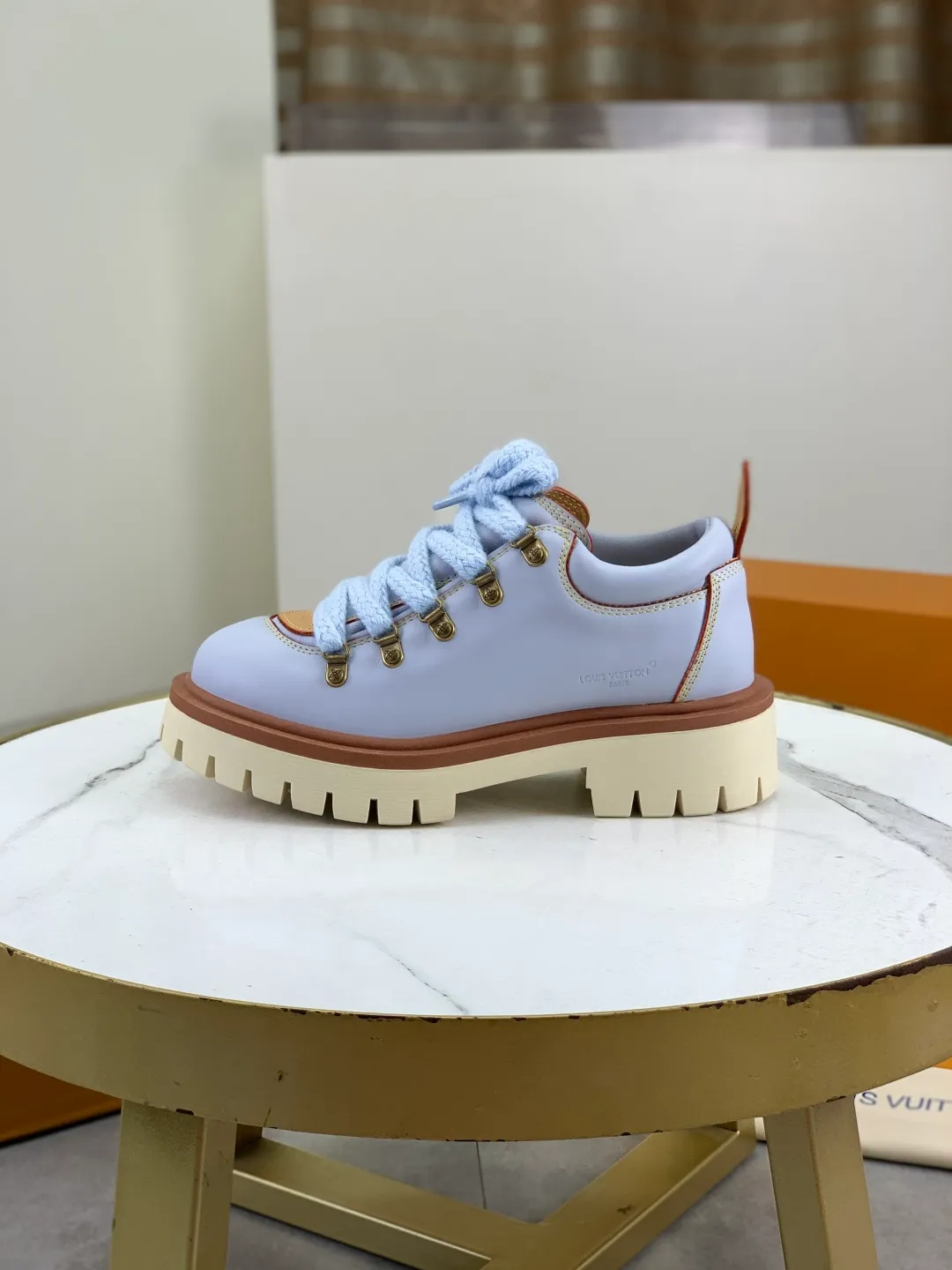 Men's shoes 💰P680 new LV | Louis Vuitton 🧡💚2025 autumn and winter new models, top version ⚠️ The counter features the latest LV REMIX lace-up mountaineering derby shoes, new hard goods 🆕 ❥BS purchasing level! Full of high-end feel! A popular model among bloggers at home and abroad, it’s retro and fashionable, and looks stunning on your feet! Mainly recommended models on the official website★ ━━━━━ ЅᏇєєt ━━━━━ ▪️Upper: top-grade first-layer cowhide ▪️Lining: imported sheepskin ▪️Outsole: original open-molded TPU non-slip outsole ▪️Sole height: 3.5cm ▪️Shoe size: Women 35-41 (41 customization is not returnable) Male 39-45 (46 customized, non-refundable)
